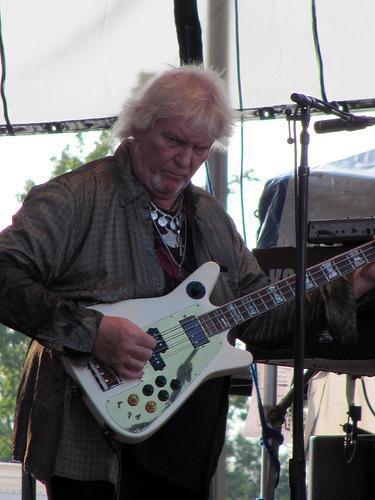 Chris Squire playing bass