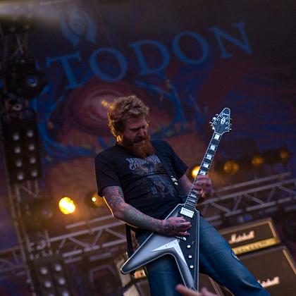 Brent Hinds playing guitar