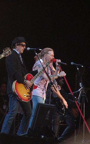 Izzy on guitar live with Guns N Roses