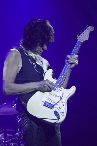 Jeff Beck live on Fender Strat