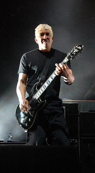 Pat Smear playing guitar live on stage