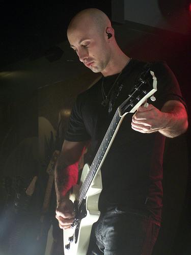 Jeff Stinco on Gibson guitar