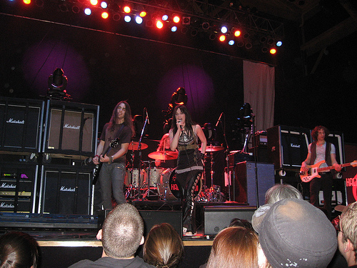 Joe Hottinger playing guitar with Halestorm