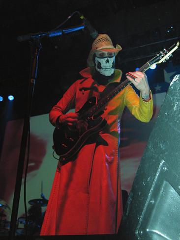 John 5 playing guitar