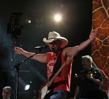 Kenny Chesney playing Fender guitar