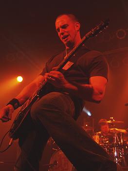 Mark Tremonti playing guitar