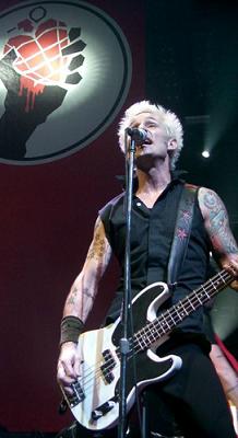 Mike Dirnt on bass with Green Day