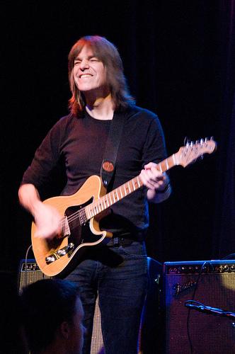 Mike Stern playing guitar