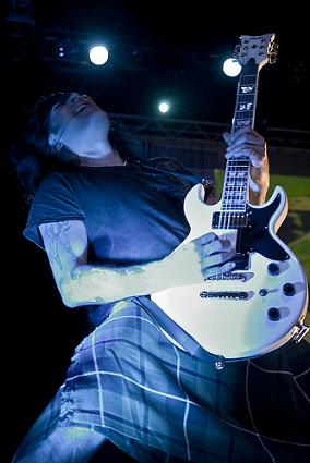 Tommy Victor on guitar live