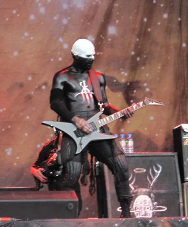 Wes Borland playing guitar