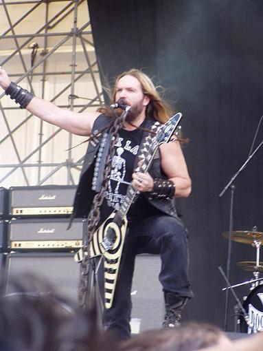 Zakk Wylde playing guitar